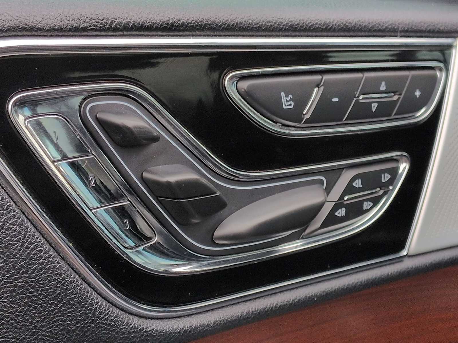 Thumbnail: 2020 Lincoln Navigator L - 17