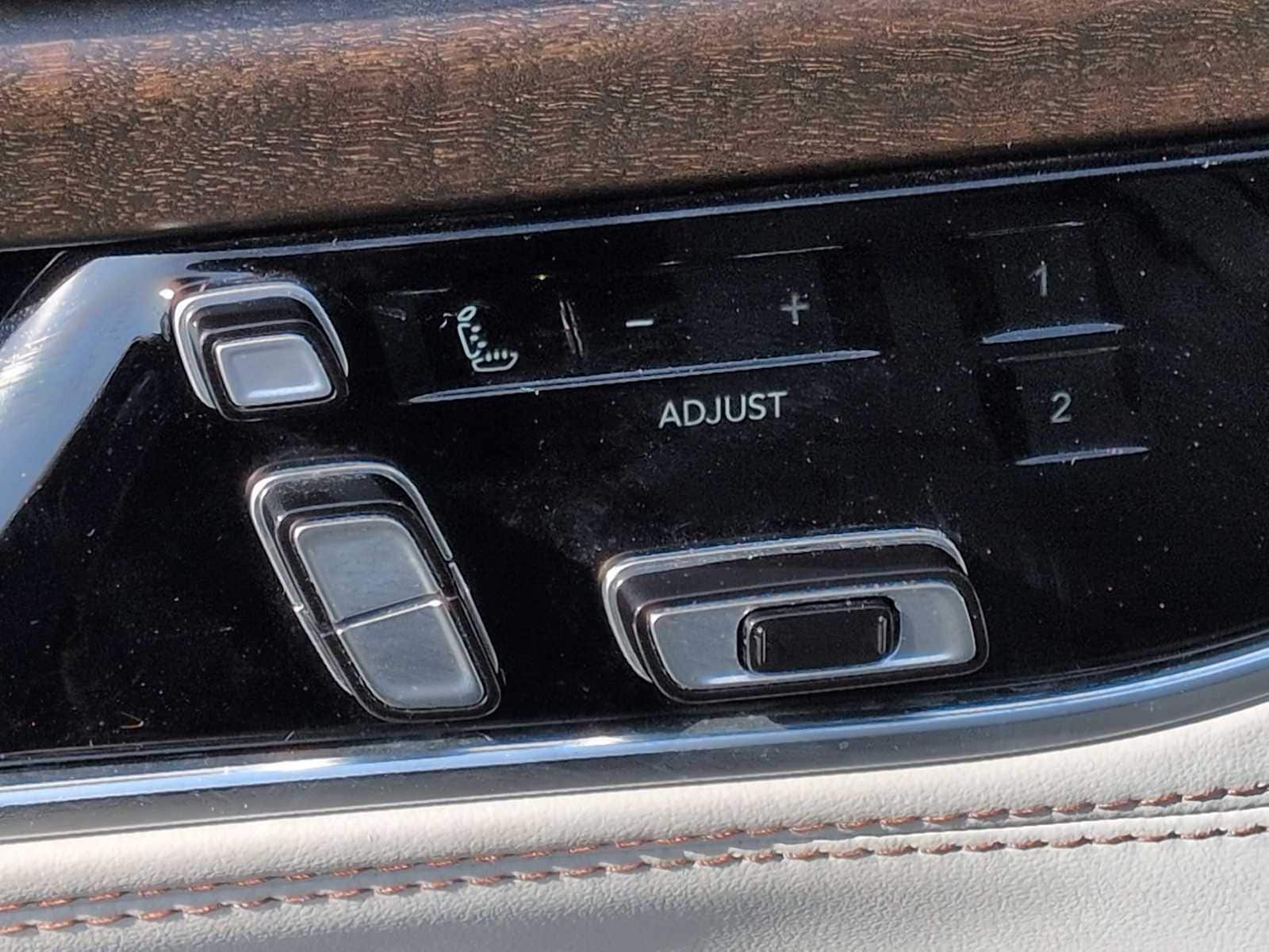 Thumbnail: 2023 Jeep Grand Wagoneer - 18