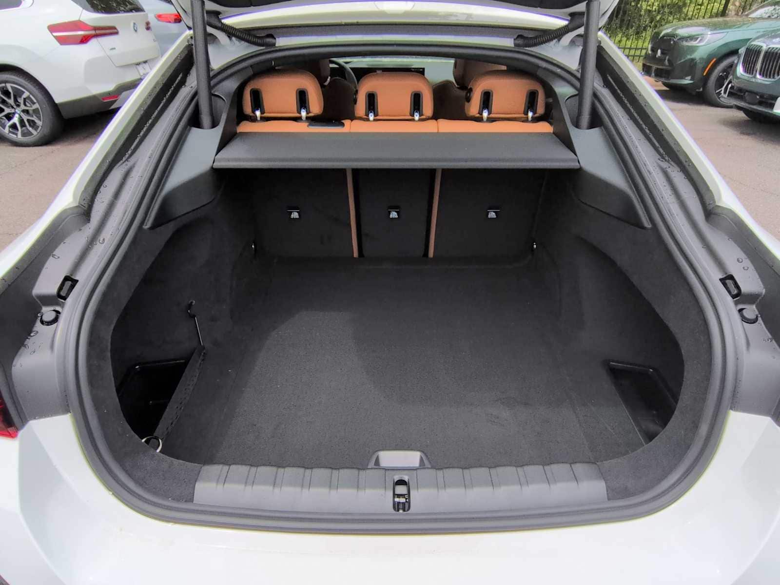 Thumbnail: 2026 BMW i4 - 37