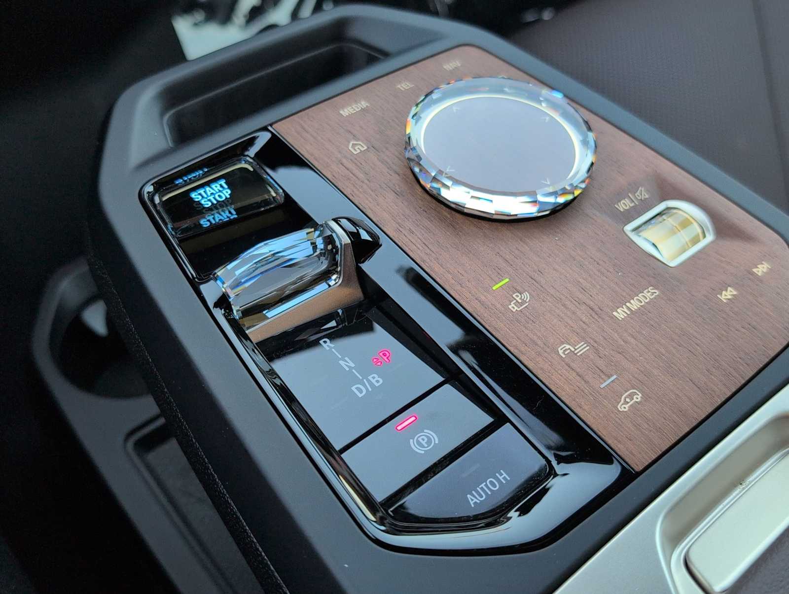 Thumbnail: 2023 BMW iX - 32