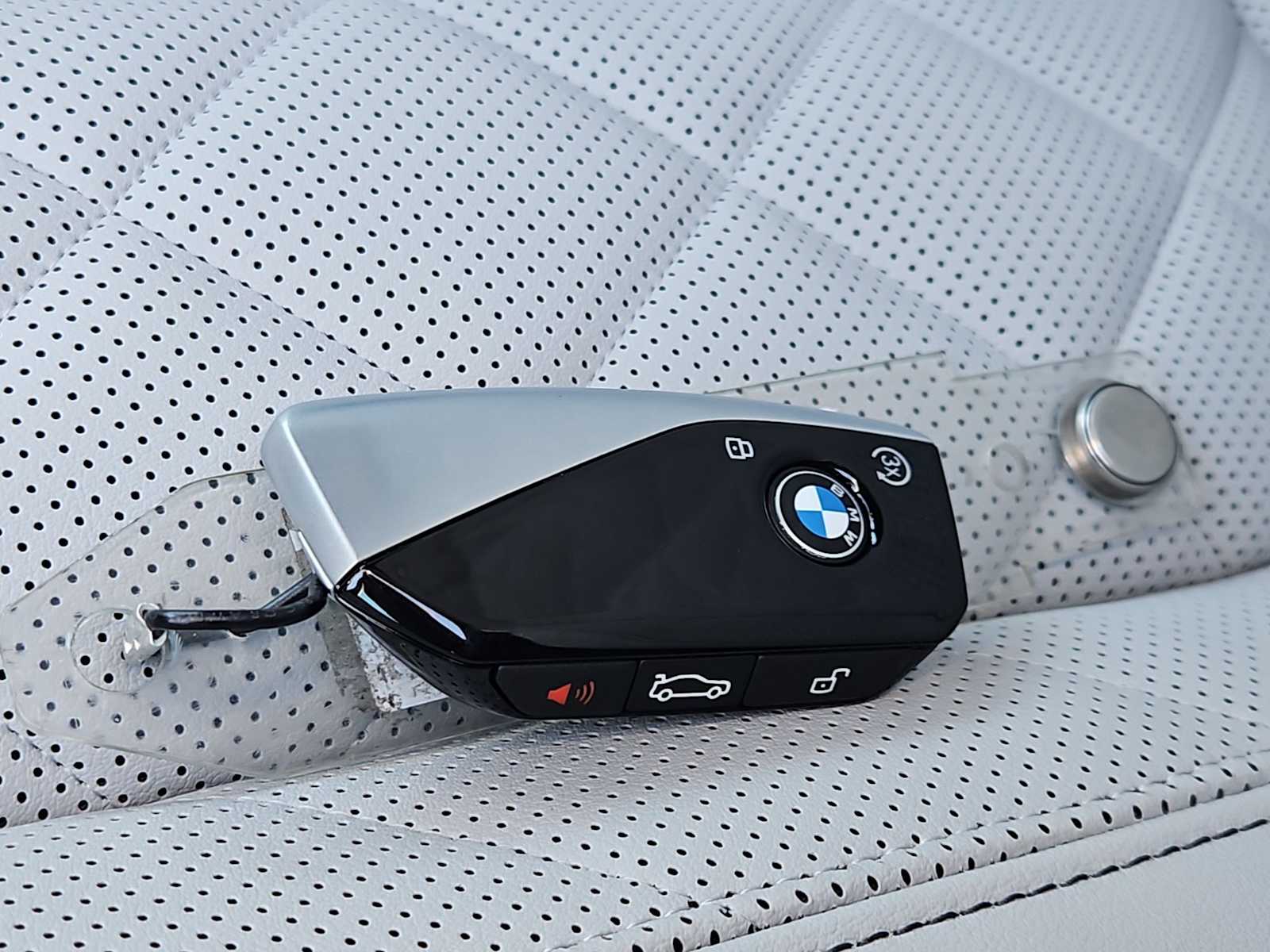 Thumbnail: 2026 BMW X7 - 32