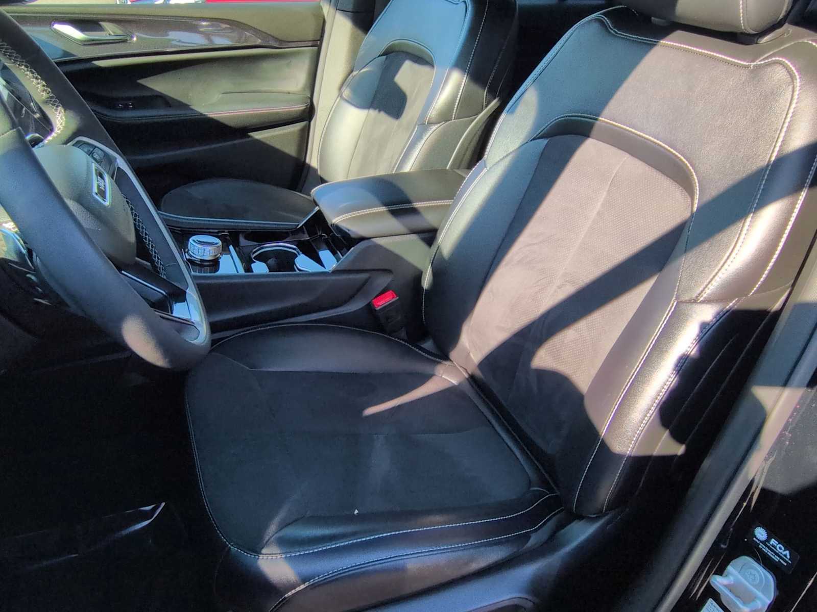 Thumbnail: 2023 Jeep Grand Cherokee - 15