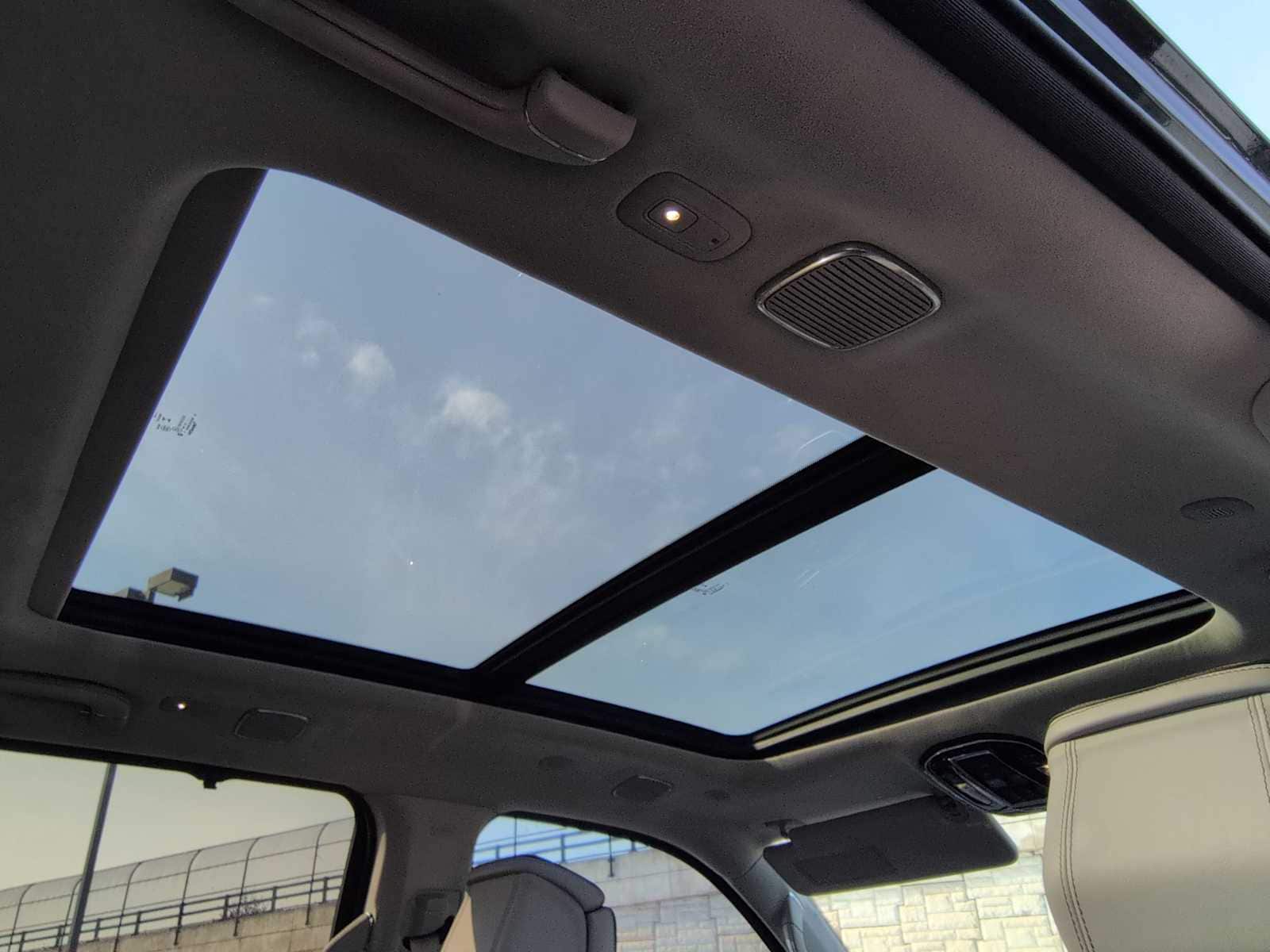 Thumbnail: 2023 Jeep Grand Wagoneer - 23