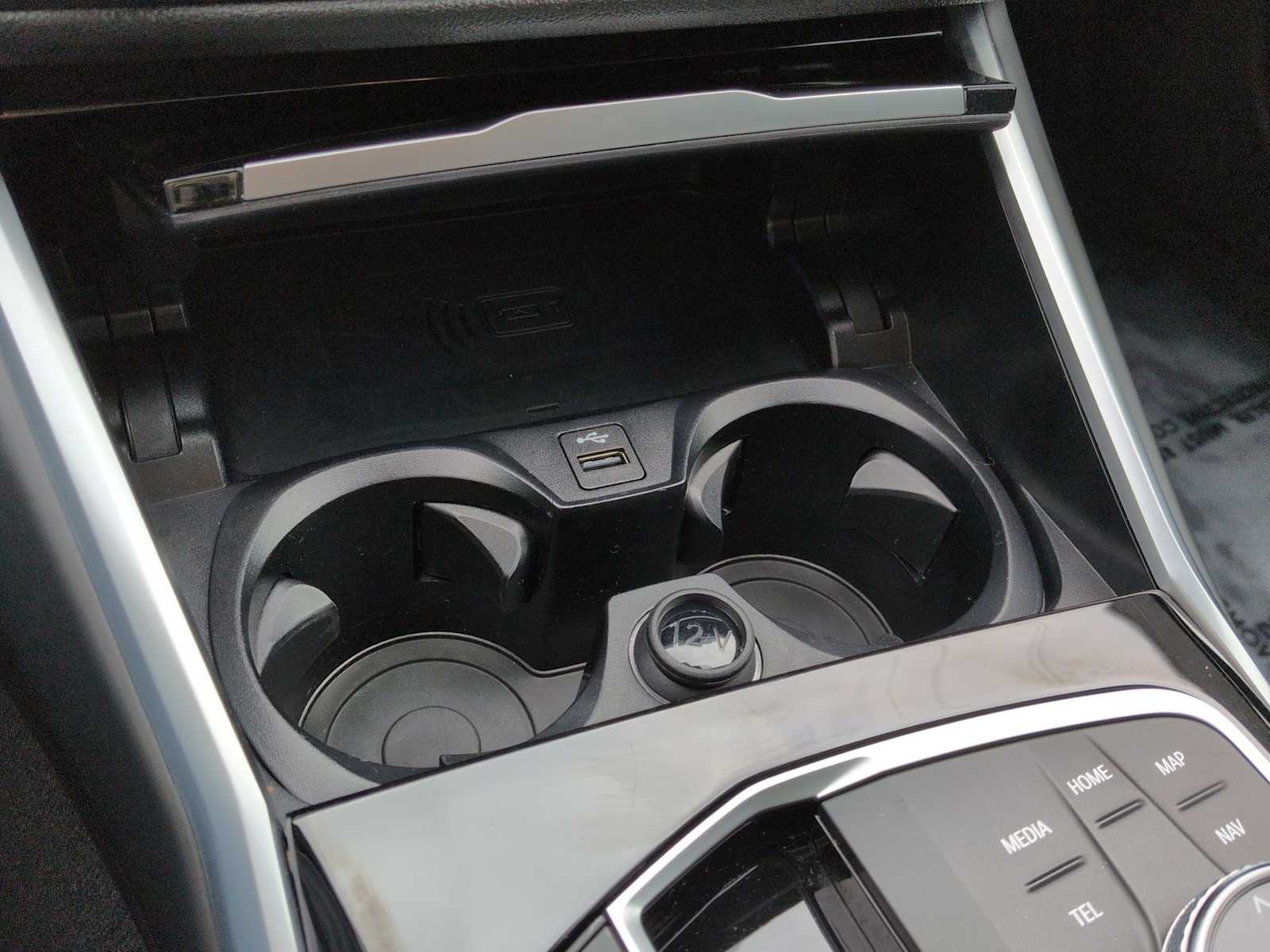 Thumbnail: 2023 BMW i4 - 33