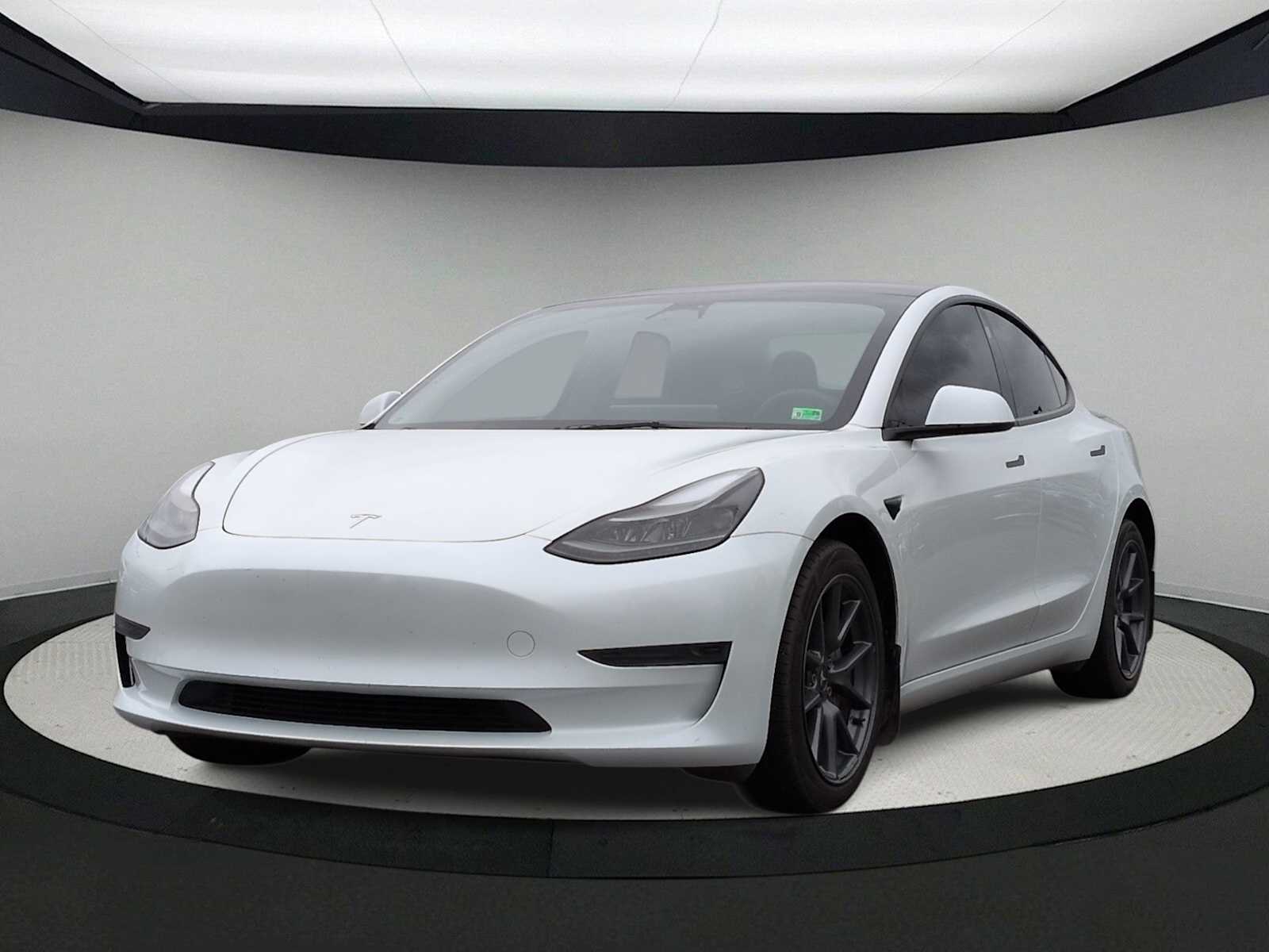 Thumbnail: 2023 Tesla Model 3 - 4