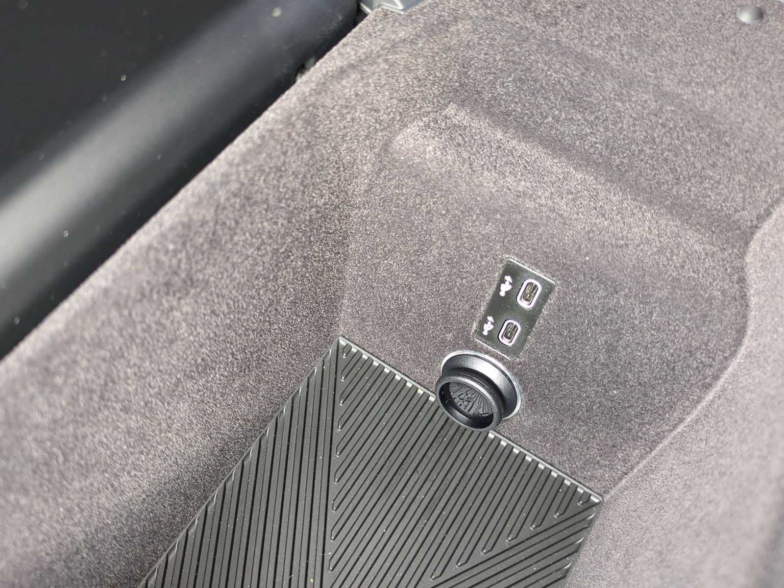 Thumbnail: 2024 BMW i7 - 32