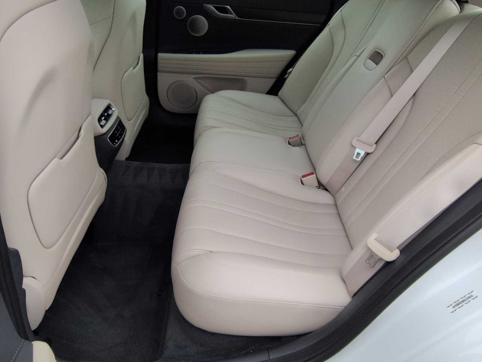 Thumbnail: 2022 Genesis G80 - 21