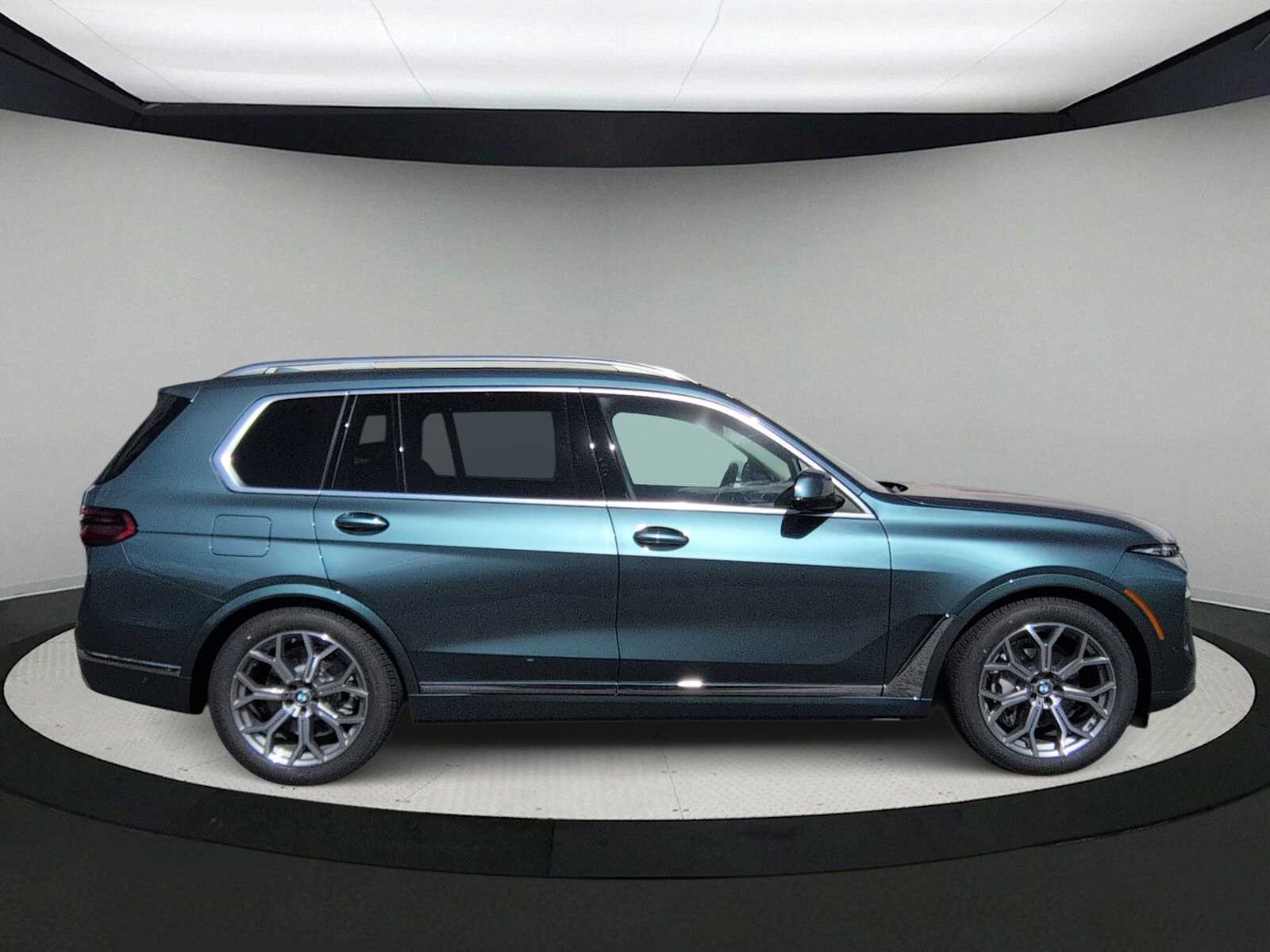 Thumbnail: 2026 BMW X7 - 9