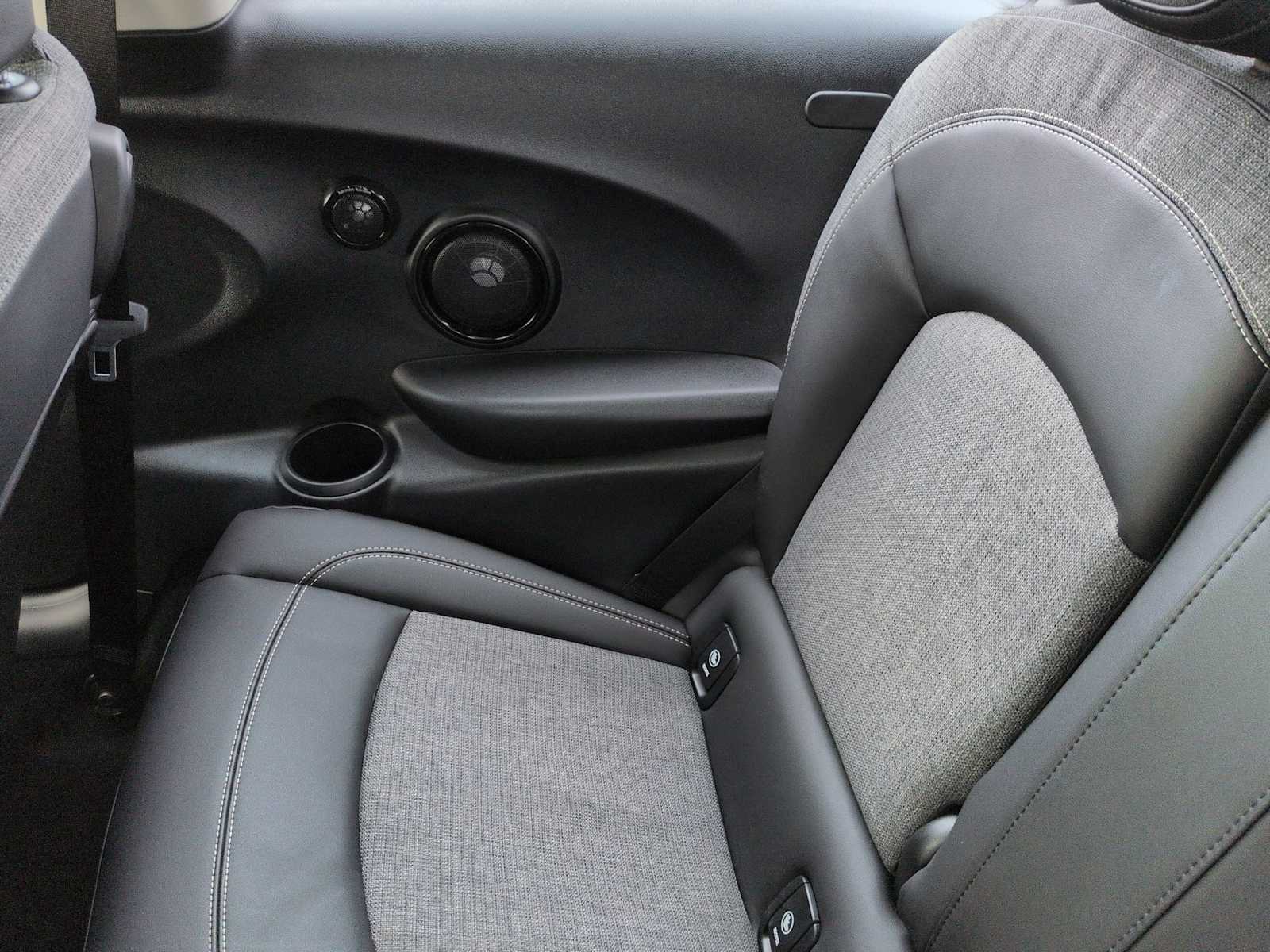 Thumbnail: 2023 MINI Cooper Hardtop - 21