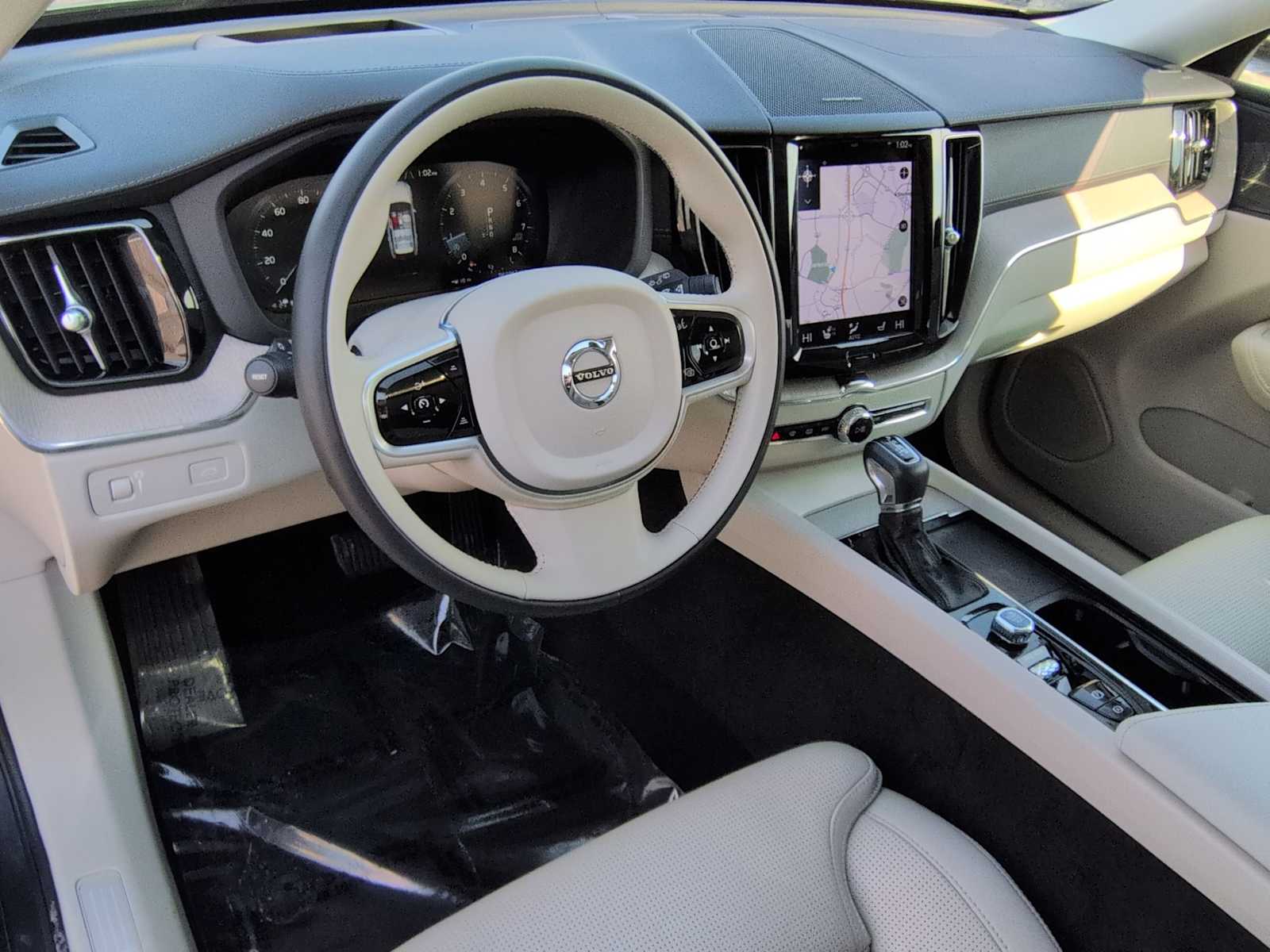 Thumbnail: 2021 Volvo XC60 - 10