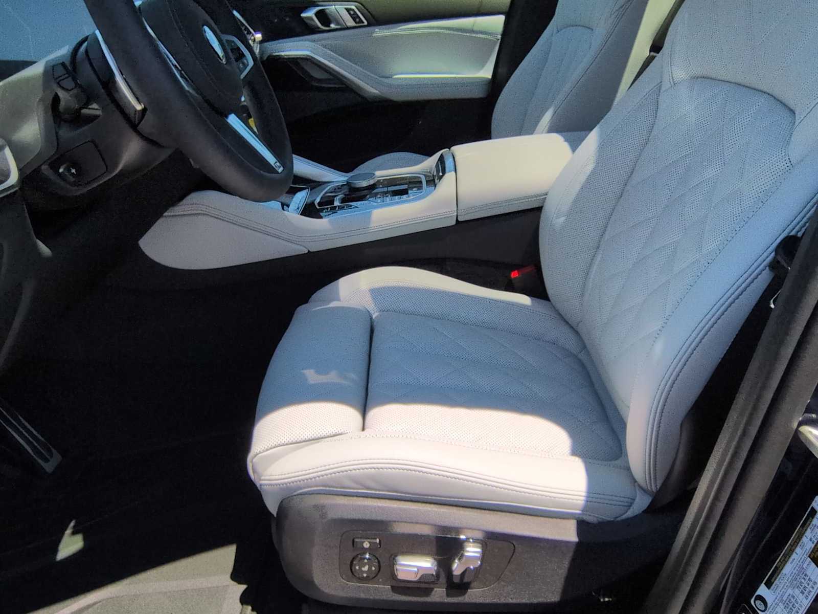 Thumbnail: 2027 BMW X6 - 17