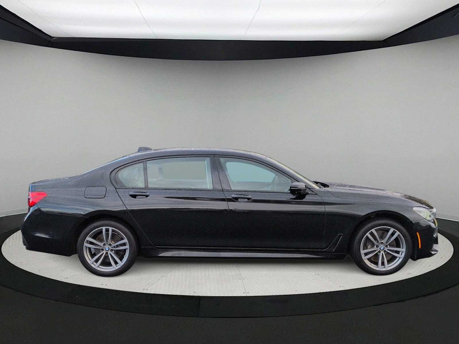 Thumbnail: 2016 BMW 7 Series - 9