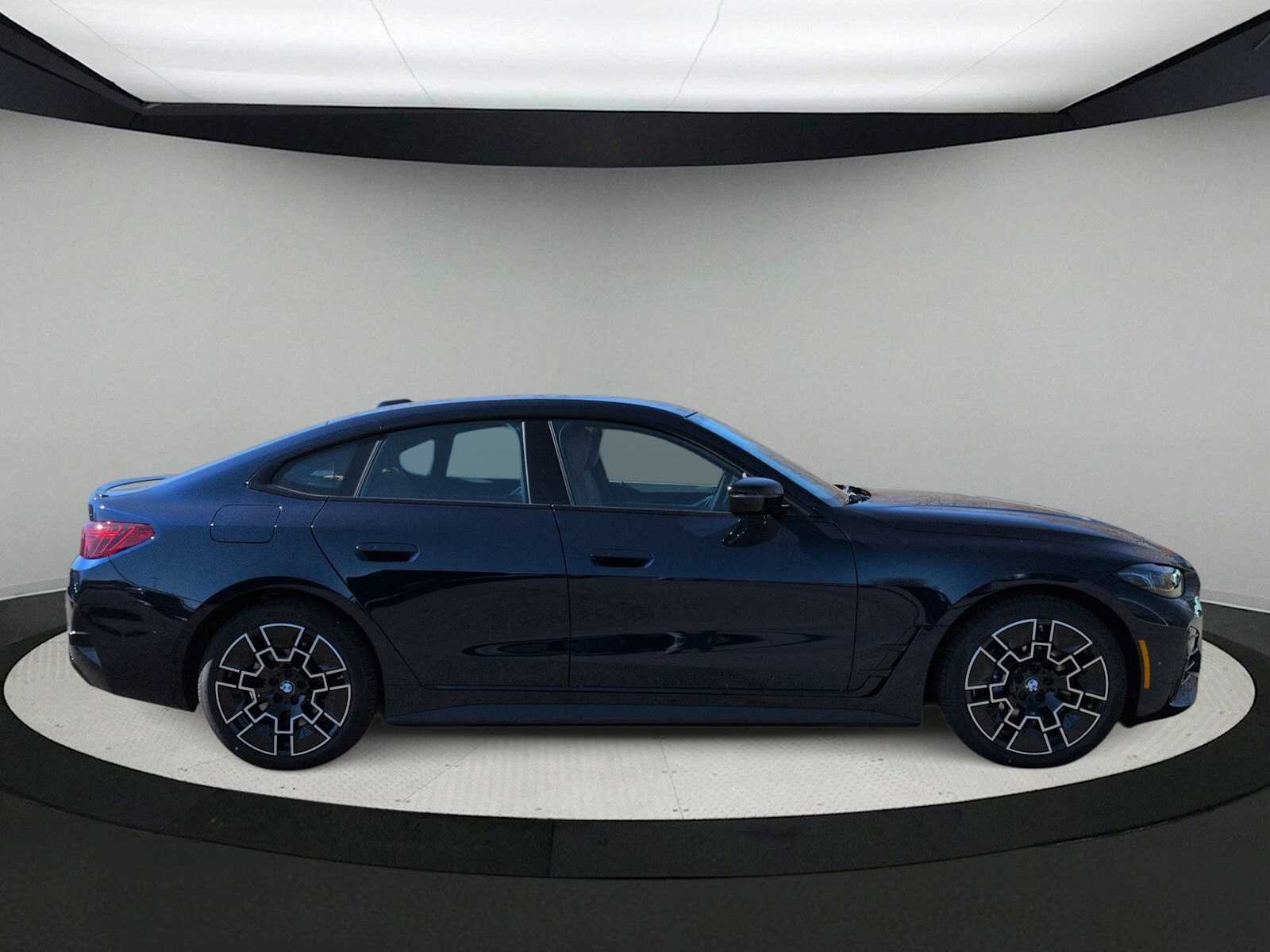 Thumbnail: 2026 BMW i4 - 9