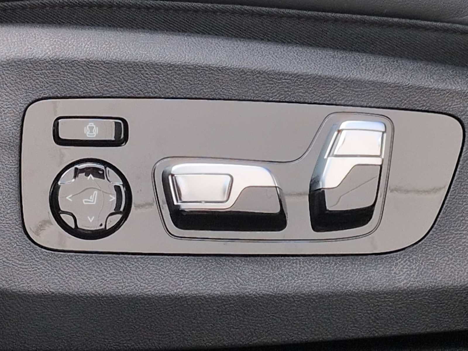 Thumbnail: 2026 BMW XM - 18