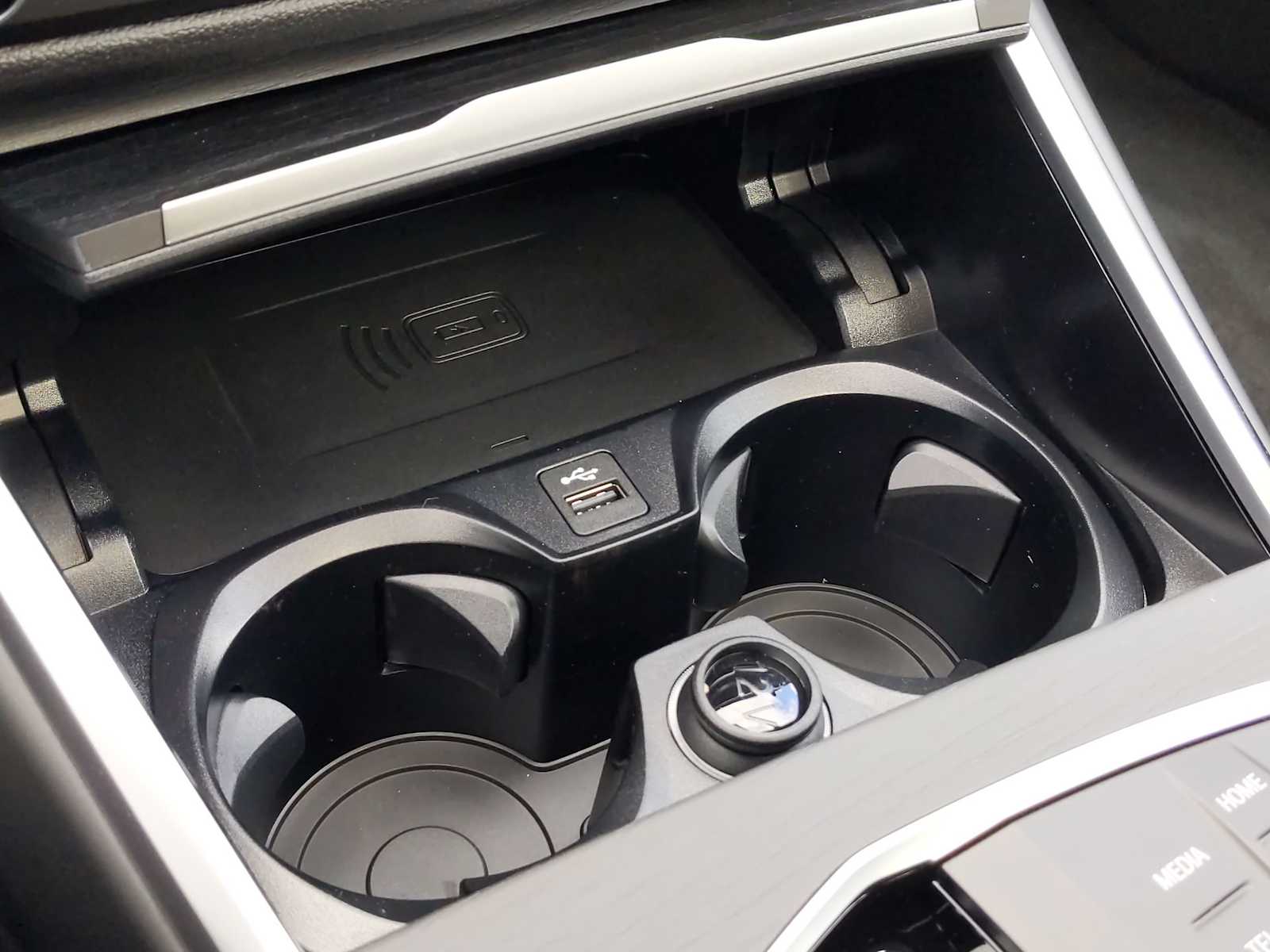 Thumbnail: 2025 BMW i4 - 33