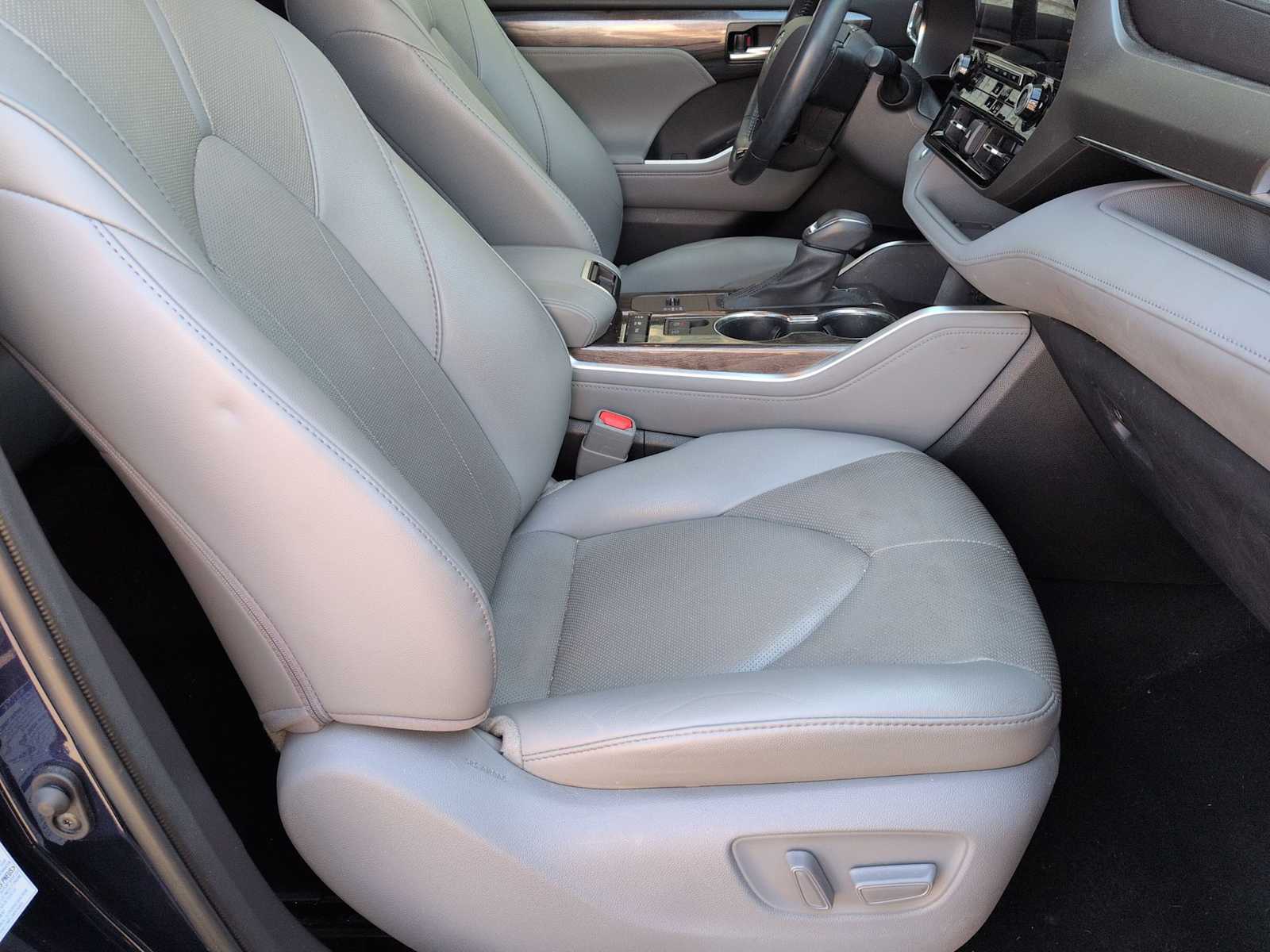 Thumbnail: 2021 Toyota Highlander - 24