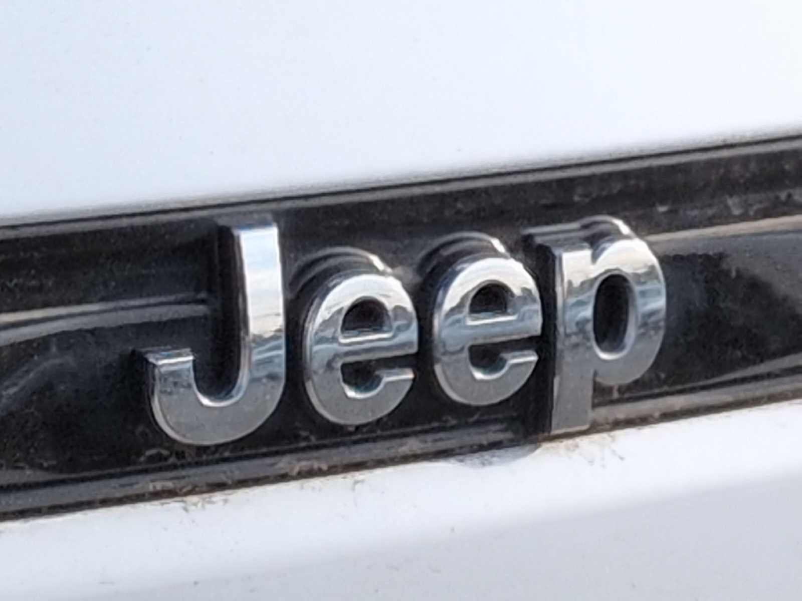 Thumbnail: 2023 Jeep Grand Cherokee - 12