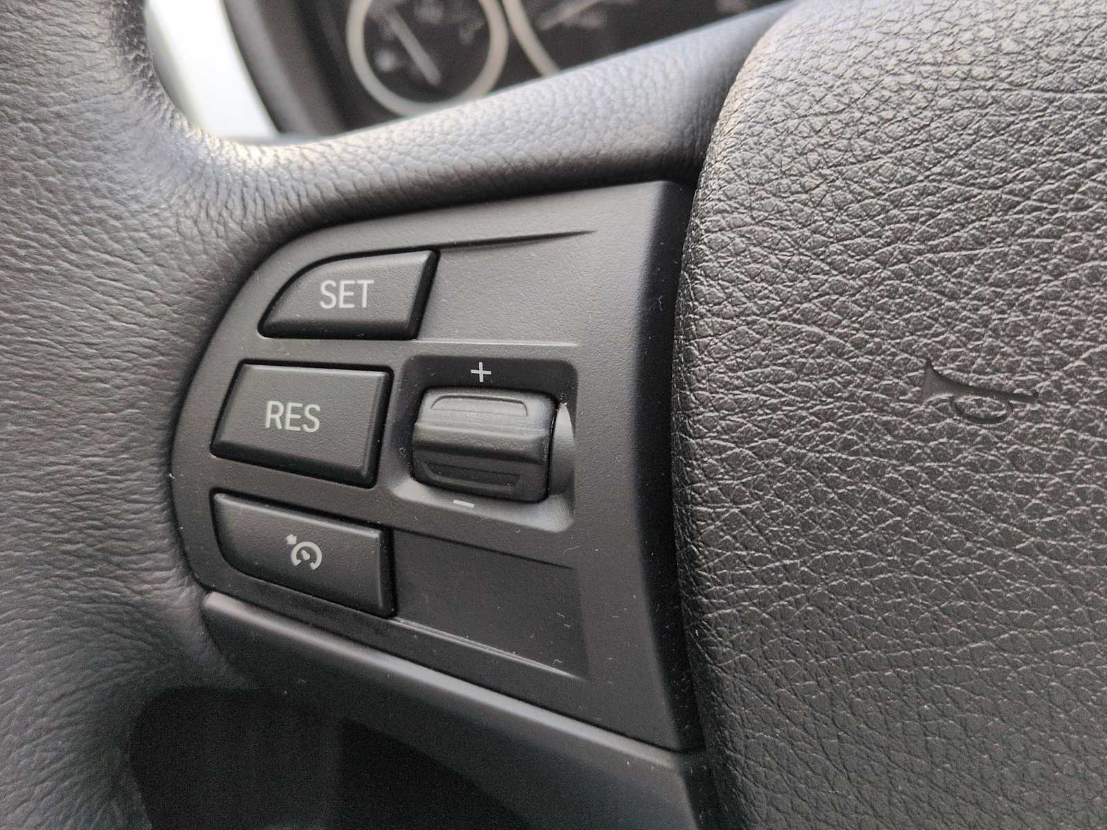 Thumbnail: 2013 BMW 3 Series - 26