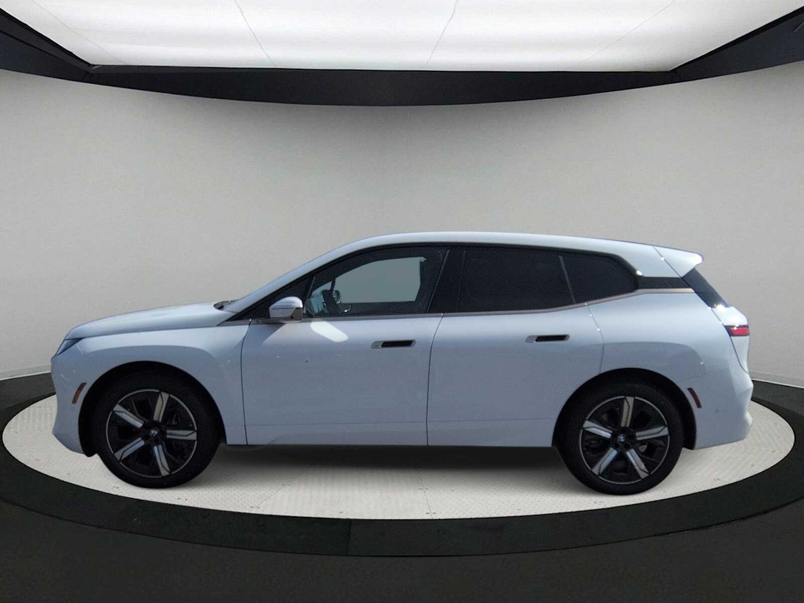 Thumbnail: 2026 BMW iX - 5