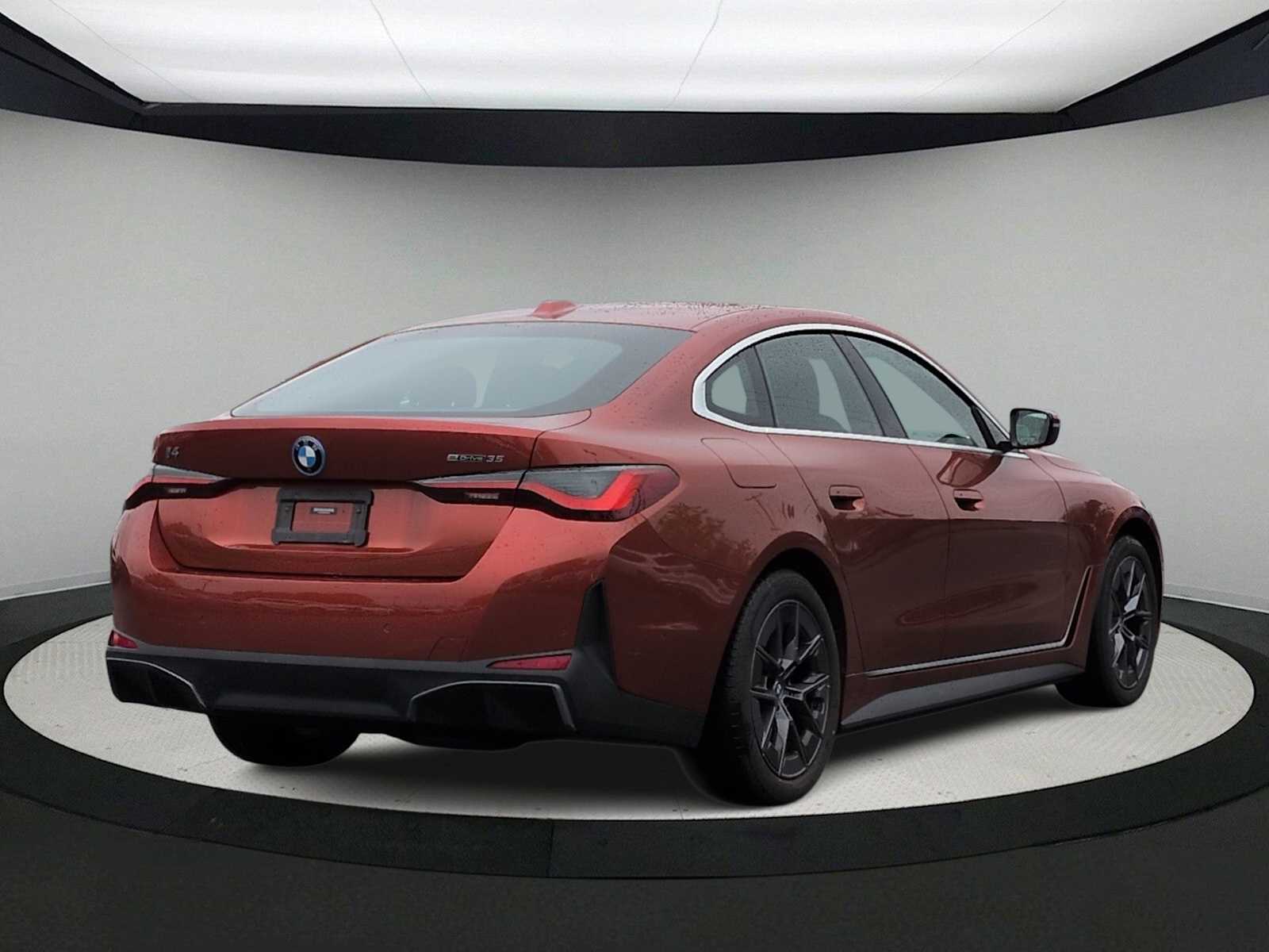 Thumbnail: 2023 BMW i4 - 8