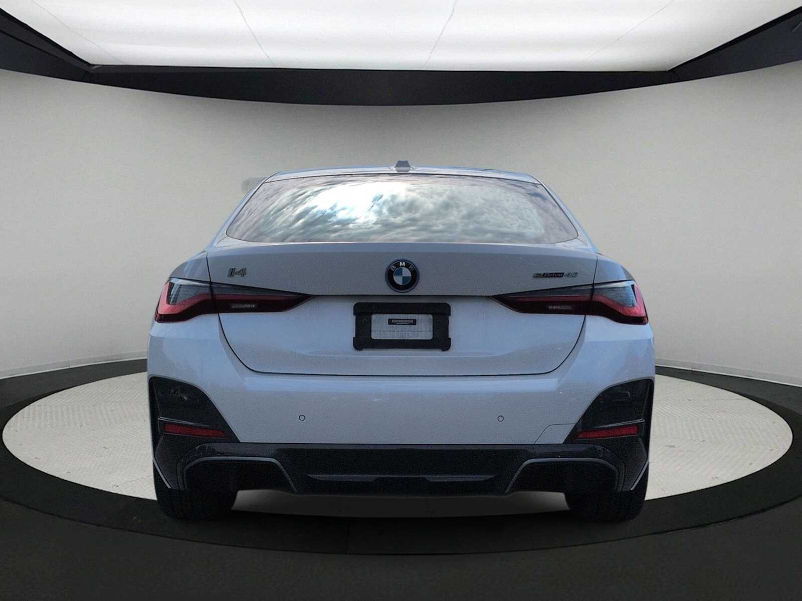 Thumbnail: 2022 BMW i4 - 7