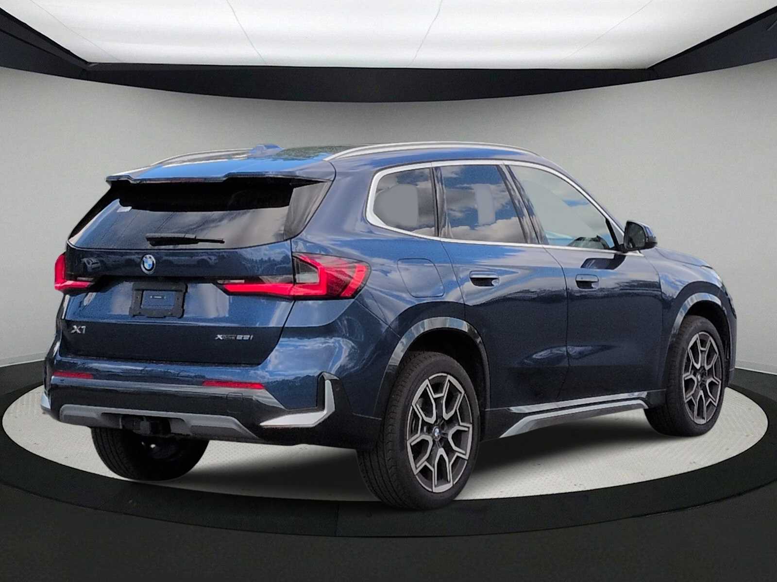 Thumbnail: 2025 BMW X1 - 8