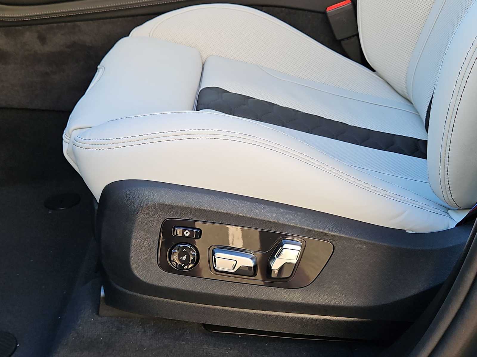 Thumbnail: 2026 BMW X5 - 18