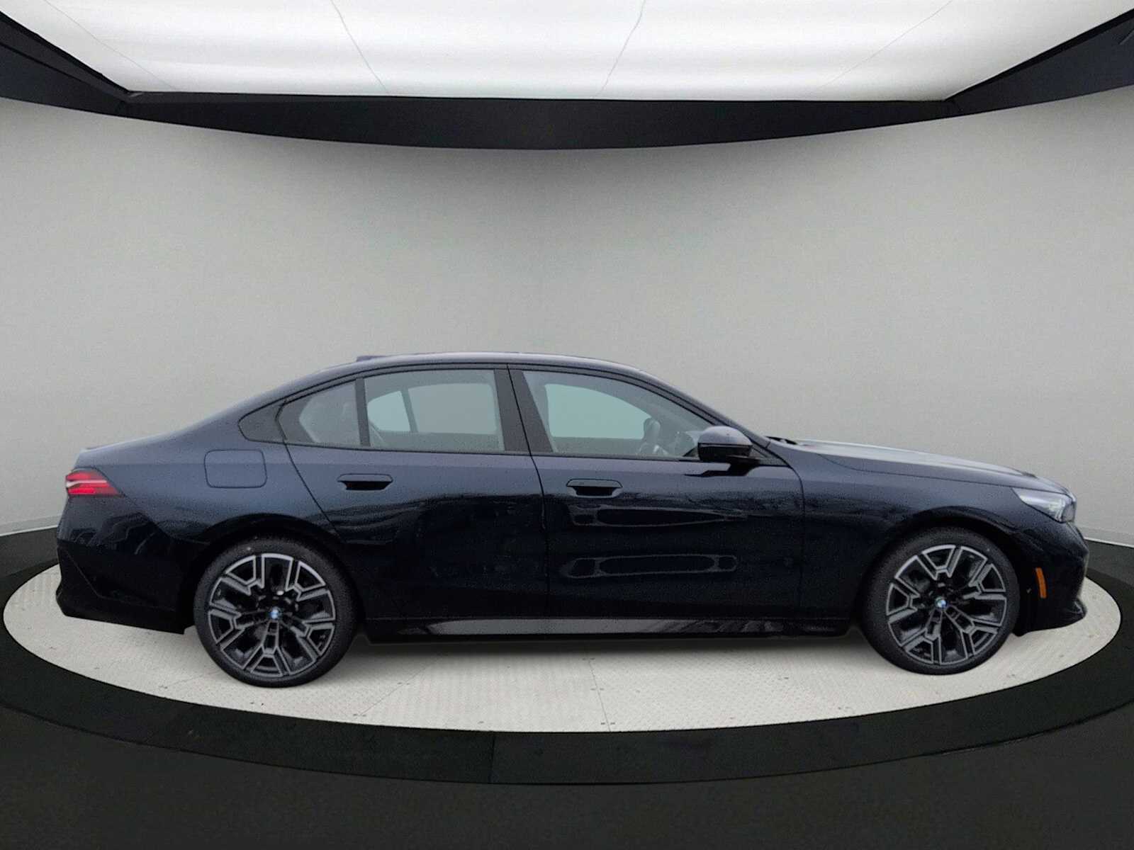 Thumbnail: 2026 BMW 5 Series - 9