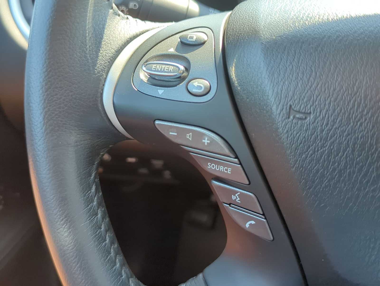 Thumbnail: 2016 Nissan Pathfinder - 24