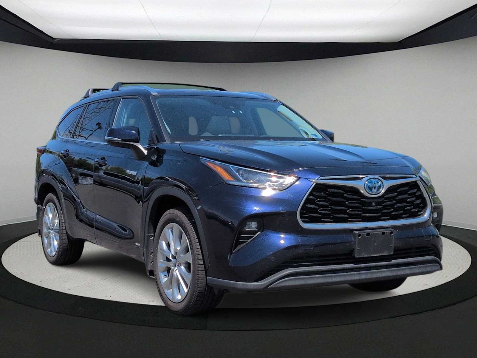 Thumbnail: 2021 Toyota Highlander - 2