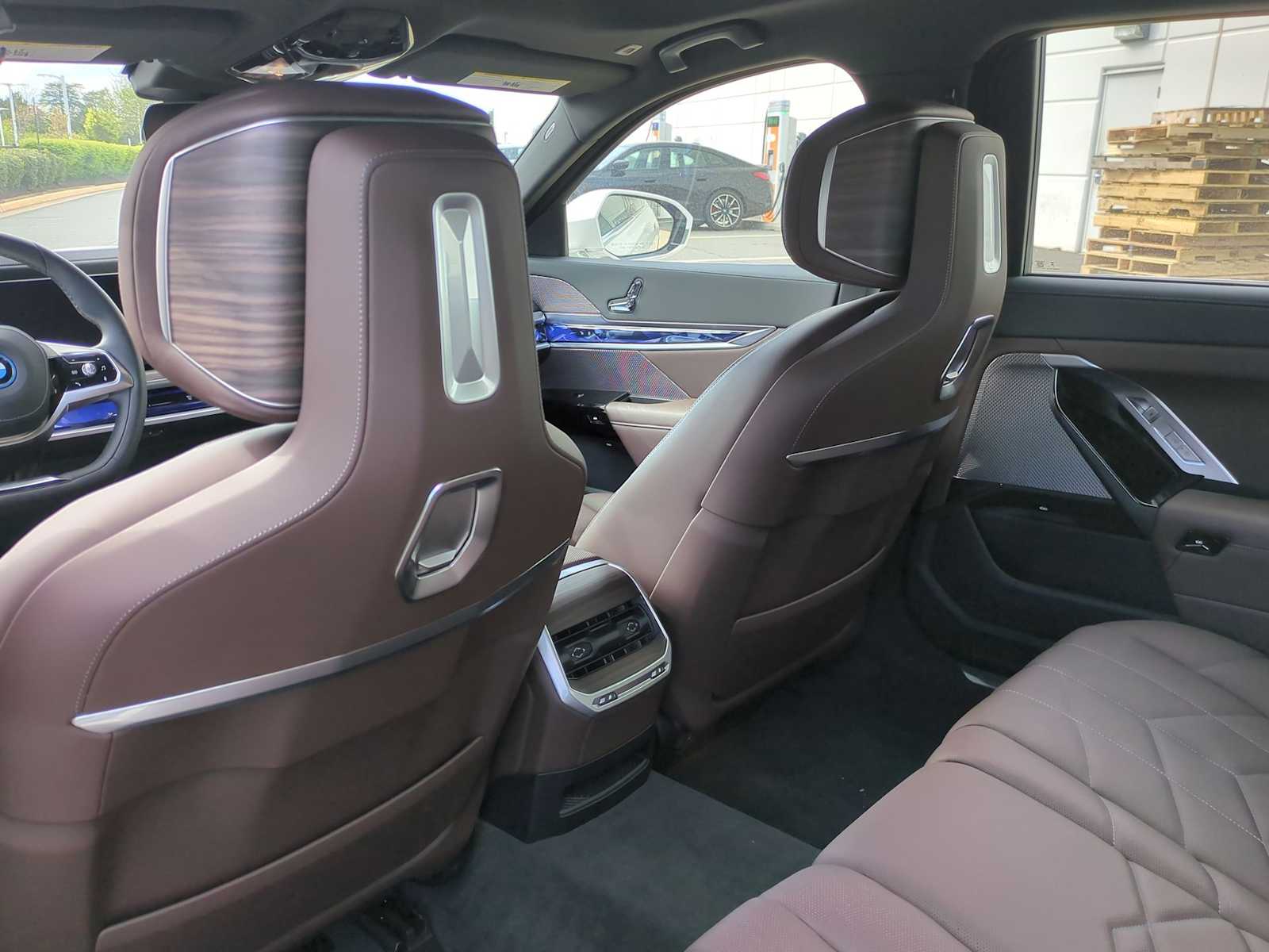 Thumbnail: 2024 BMW i7 - 18