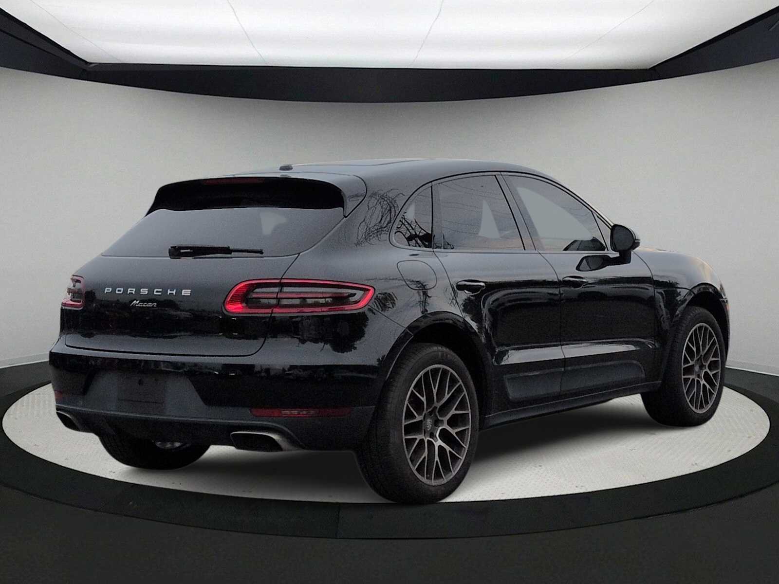Thumbnail: 2018 Porsche Macan - 8