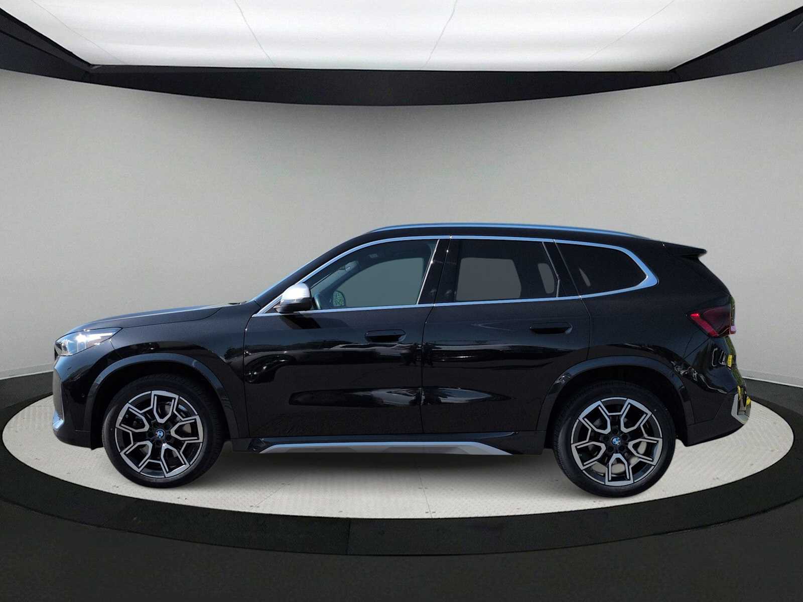 Thumbnail: 2023 BMW X1 - 5