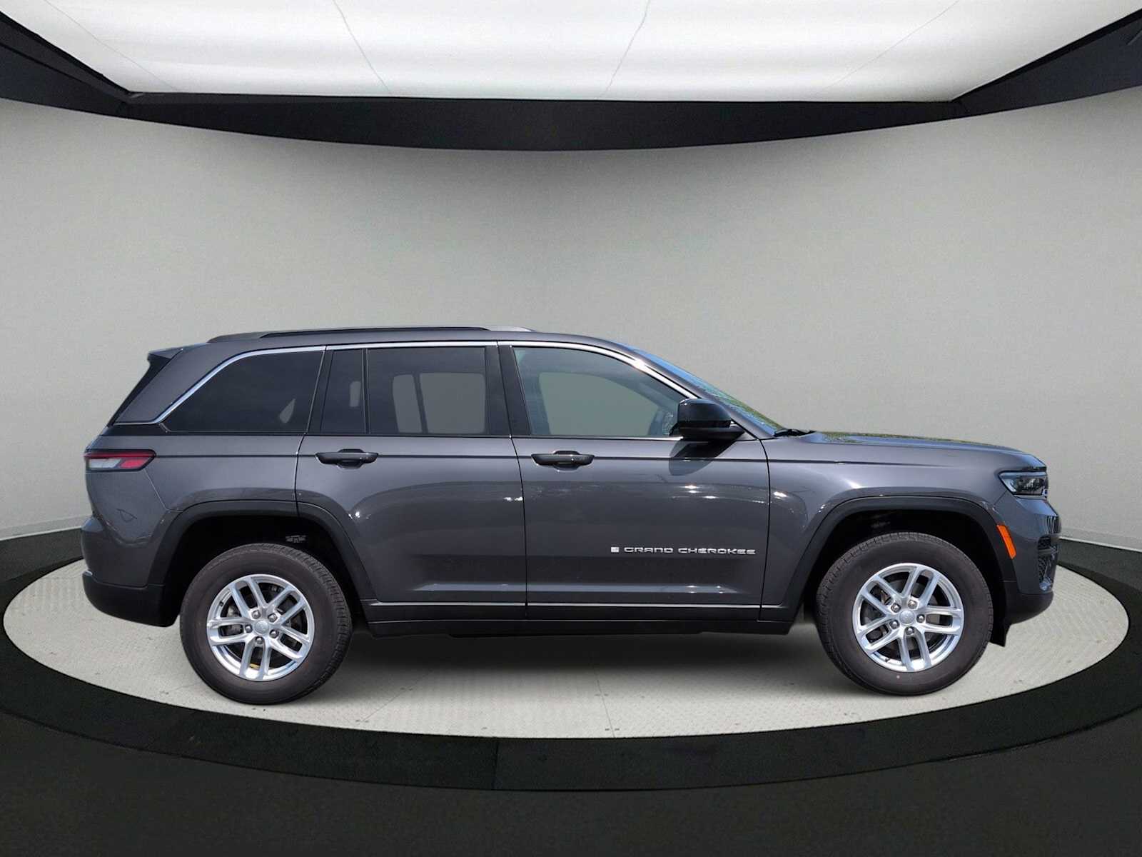Thumbnail: 2025 Jeep Grand Cherokee - 9