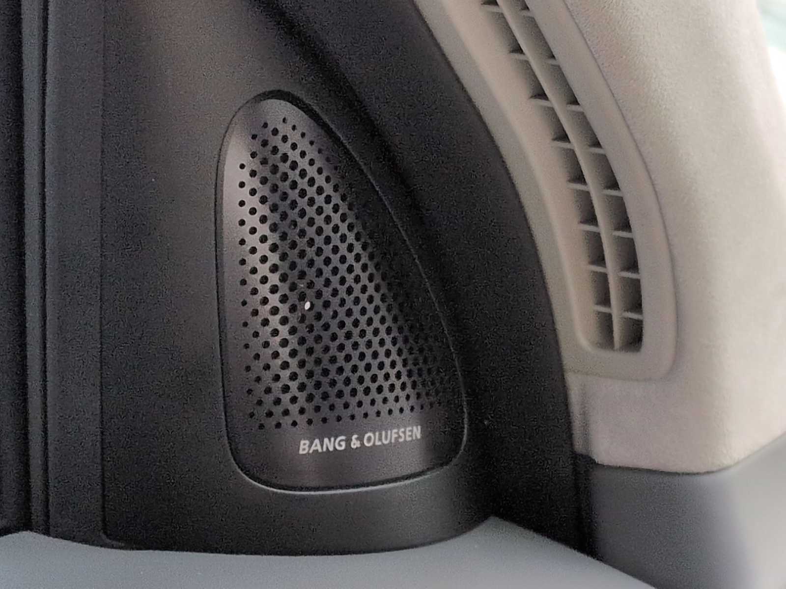 Thumbnail: 2023 Genesis GV60 - 33