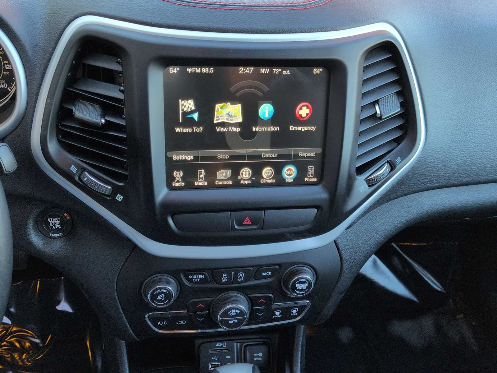 Thumbnail: 2015 Jeep Cherokee - 30