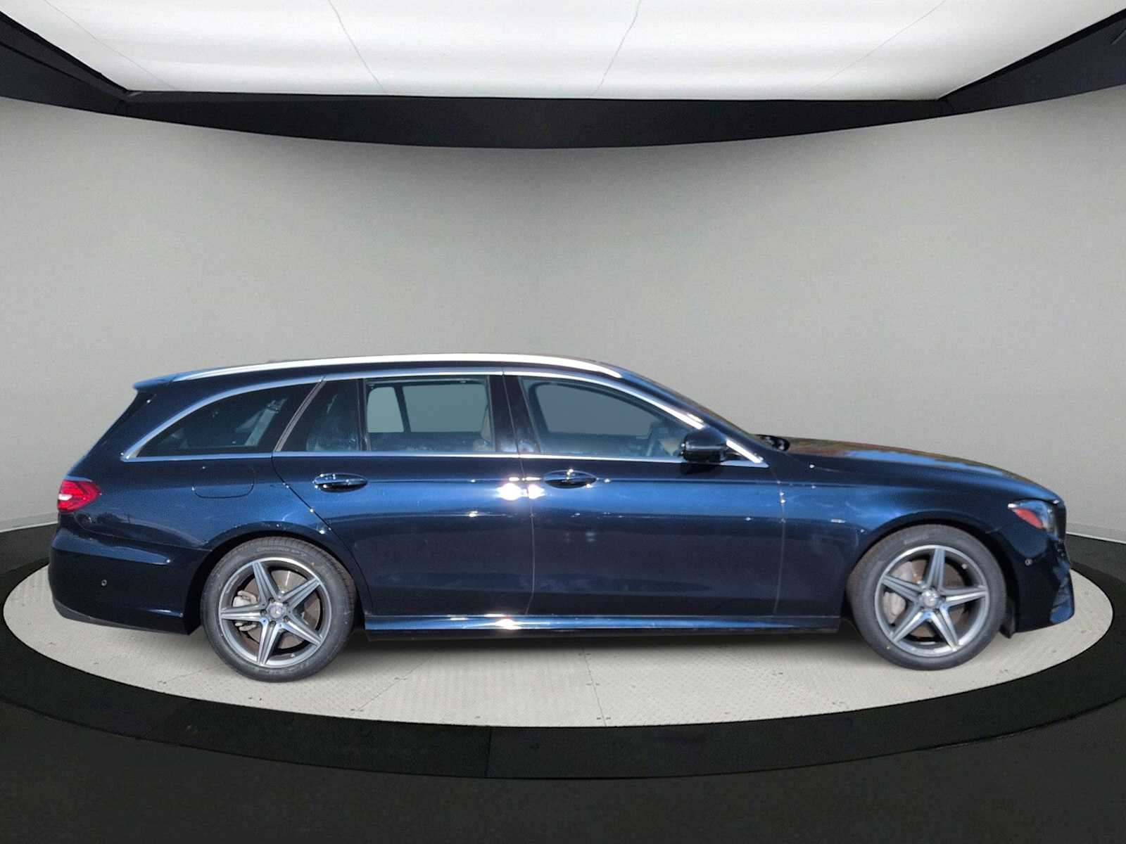 Thumbnail: 2017 Mercedes-Benz E-Class - 9