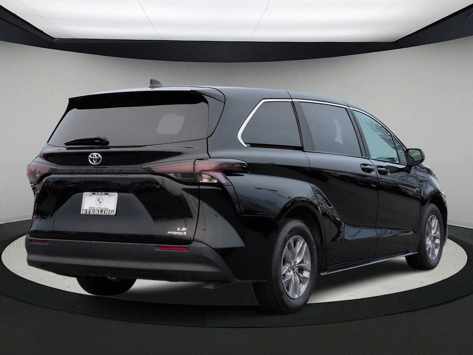 Thumbnail: 2024 Toyota Sienna - 8