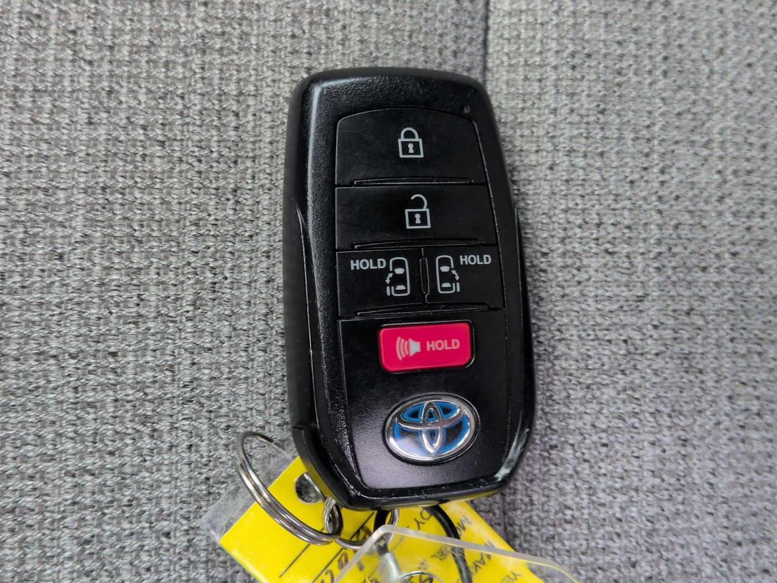 Thumbnail: 2024 Toyota Sienna - 33