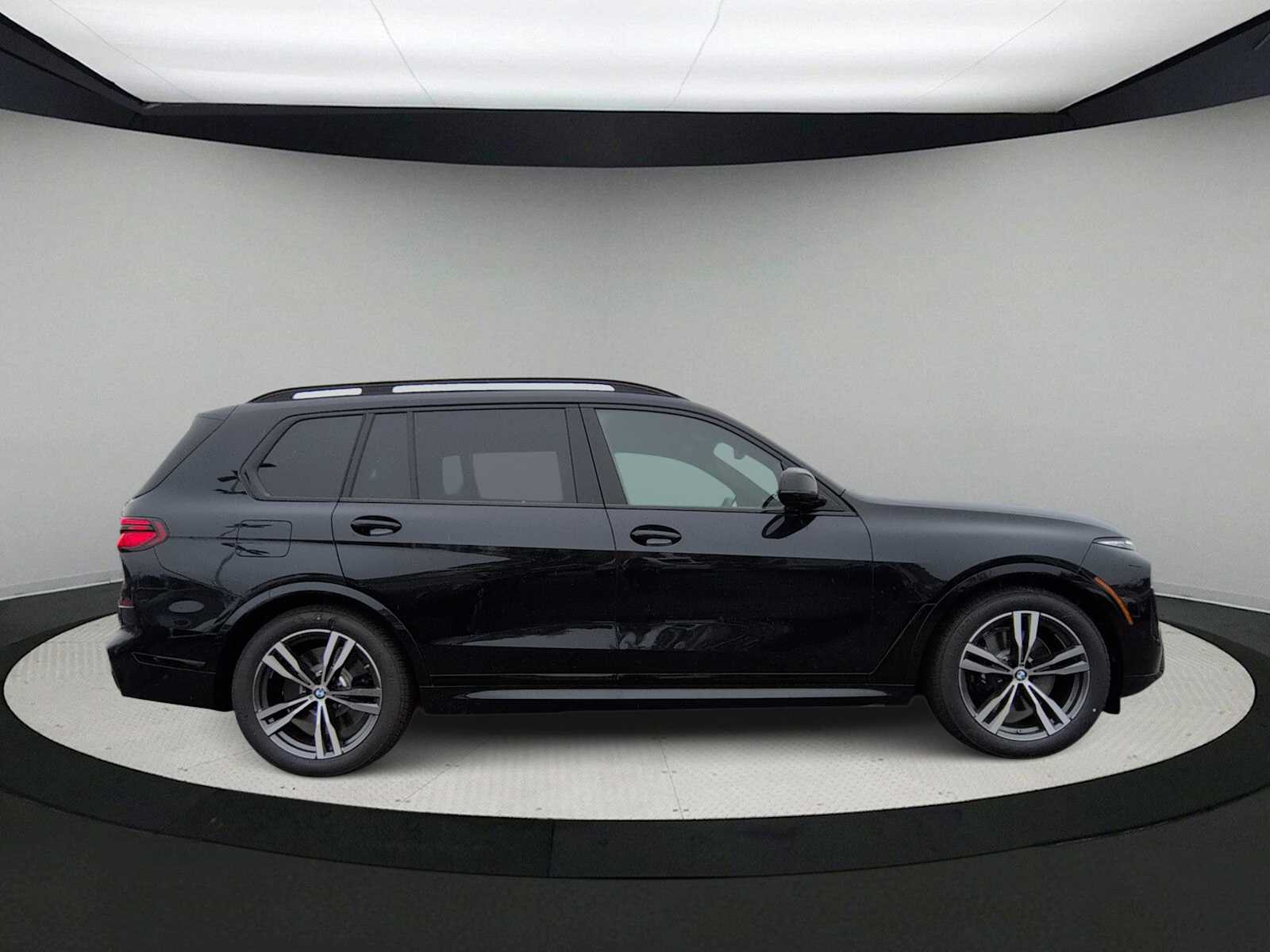 Thumbnail: 2026 BMW X7 - 9