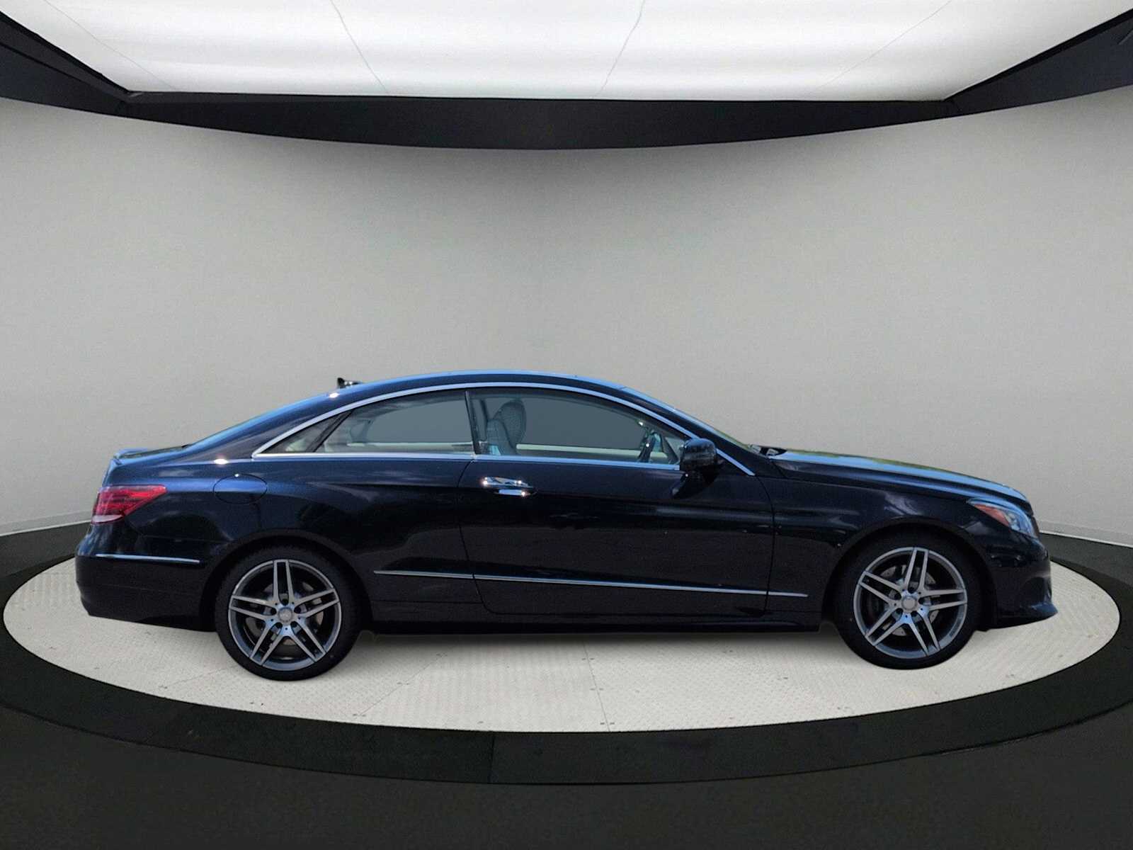 Thumbnail: 2015 Mercedes-Benz E-Class - 9