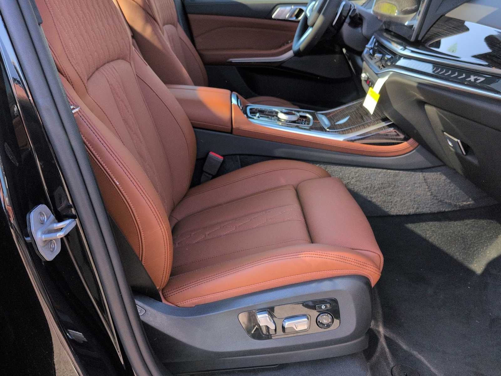 Thumbnail: 2027 BMW X7 - 24