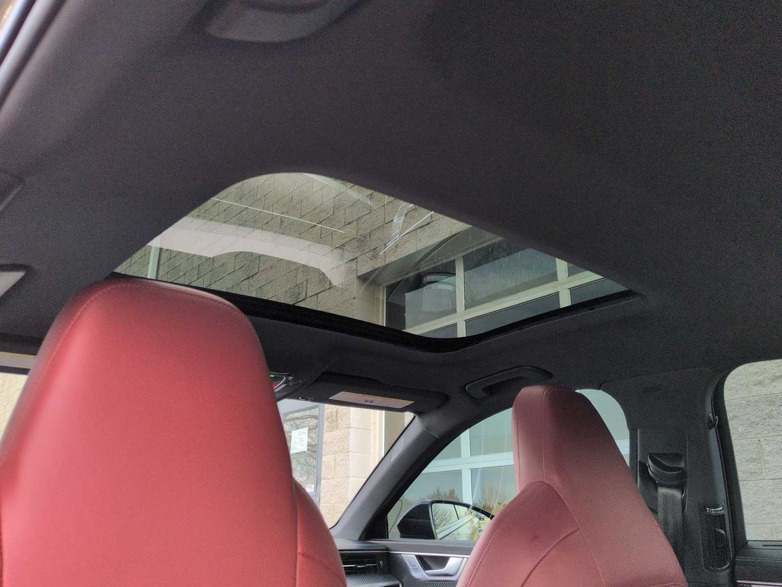 Thumbnail: 2022 Audi S6 - 22