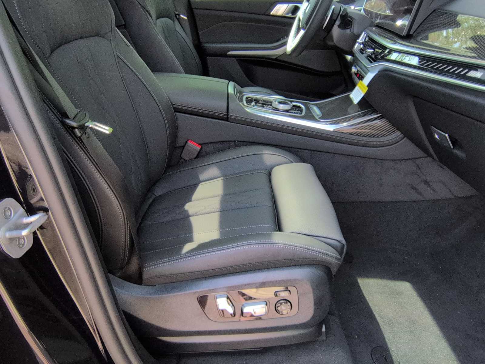 Thumbnail: 2027 BMW X7 - 24