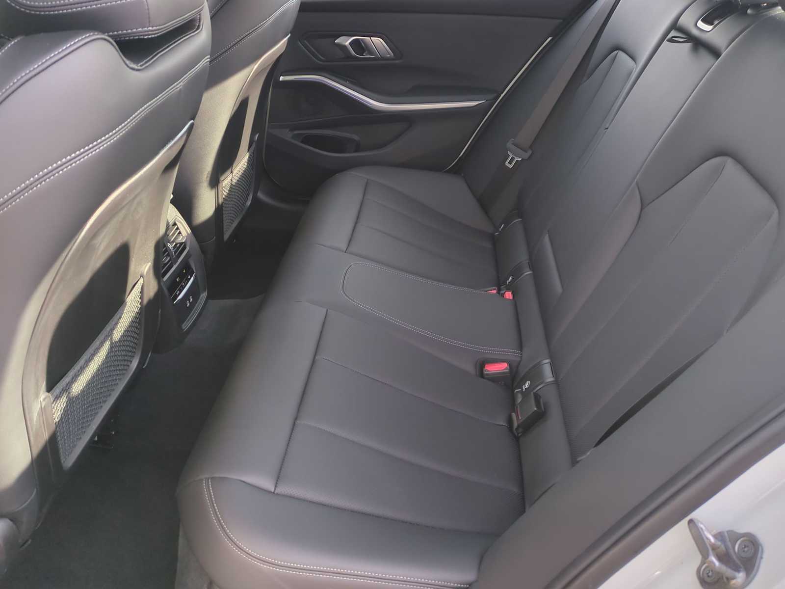 Thumbnail: 2022 BMW 3 Series - 21