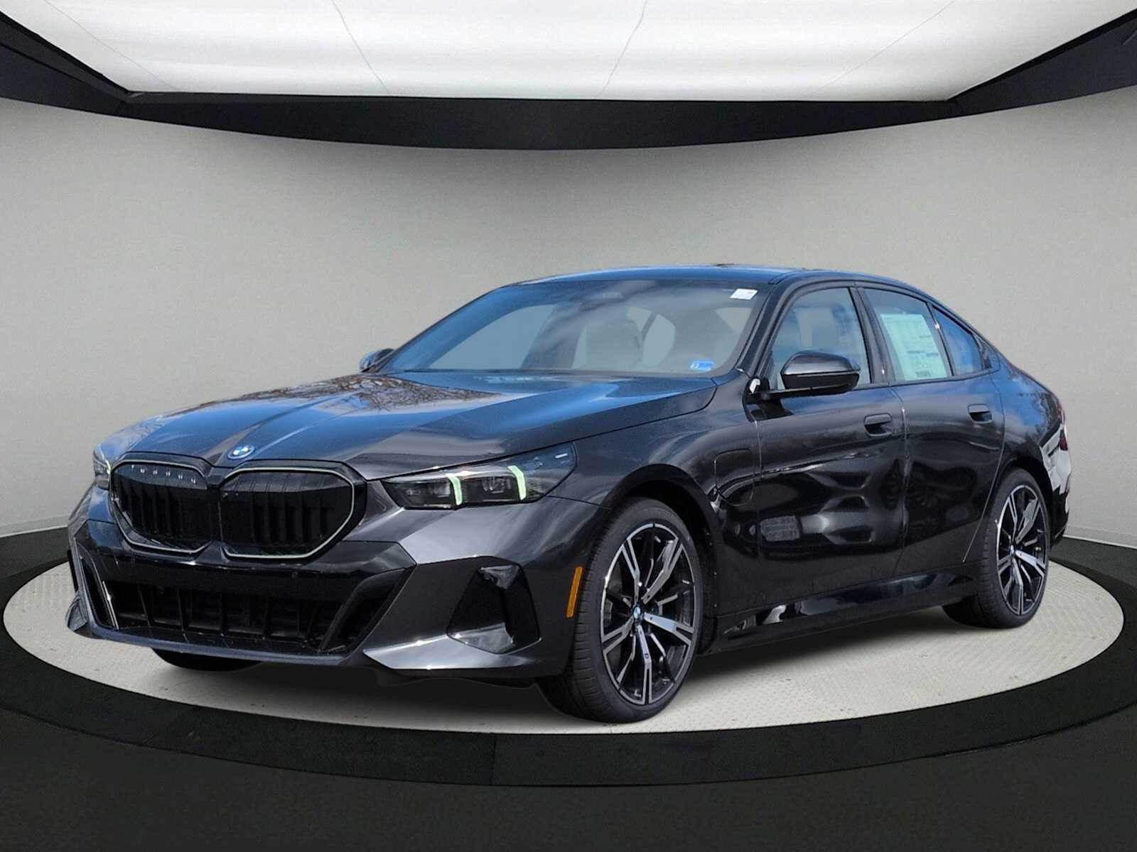 Thumbnail: 2026 BMW 5 Series - 4