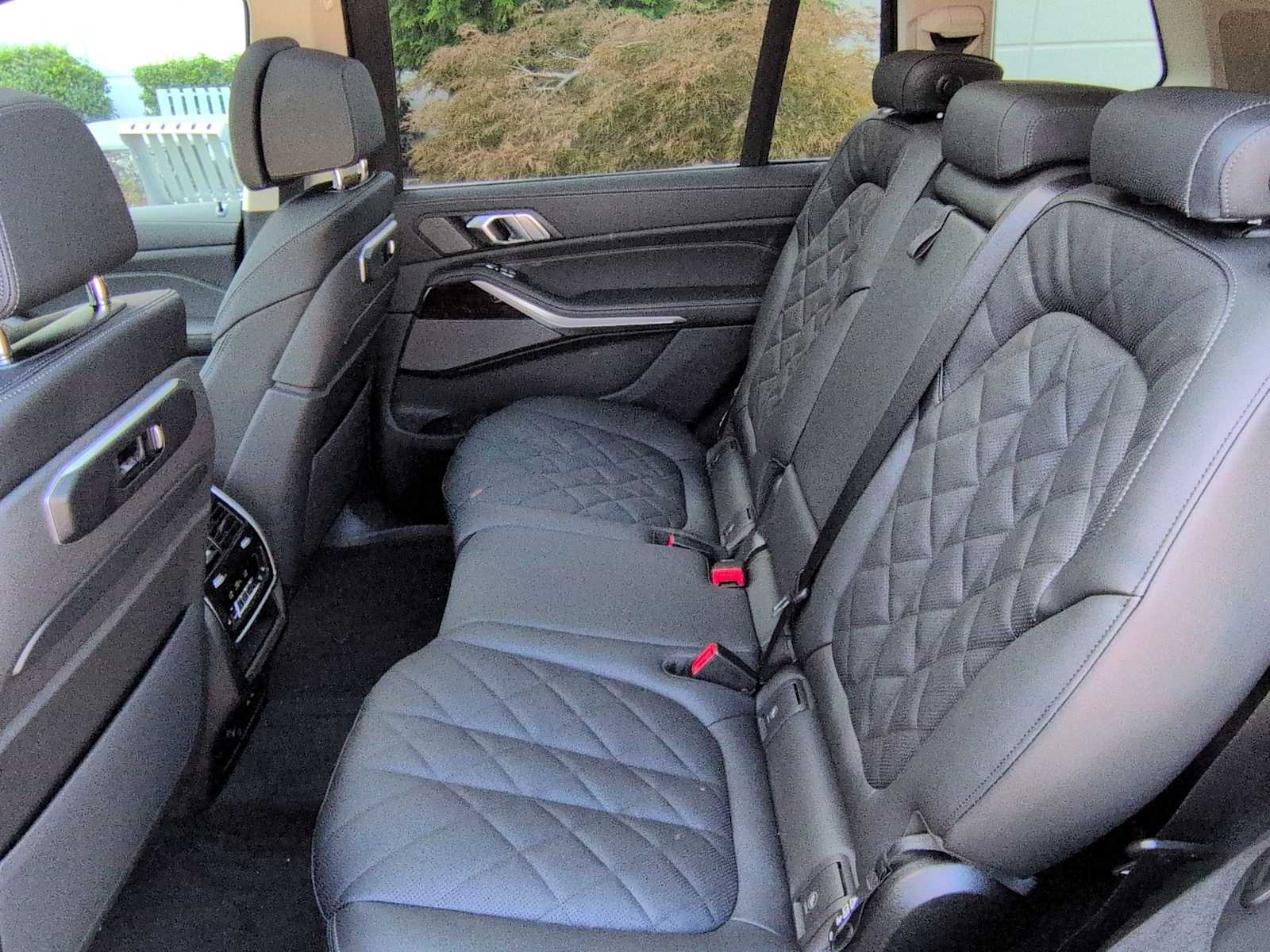 Thumbnail: 2026 BMW X7 - 21