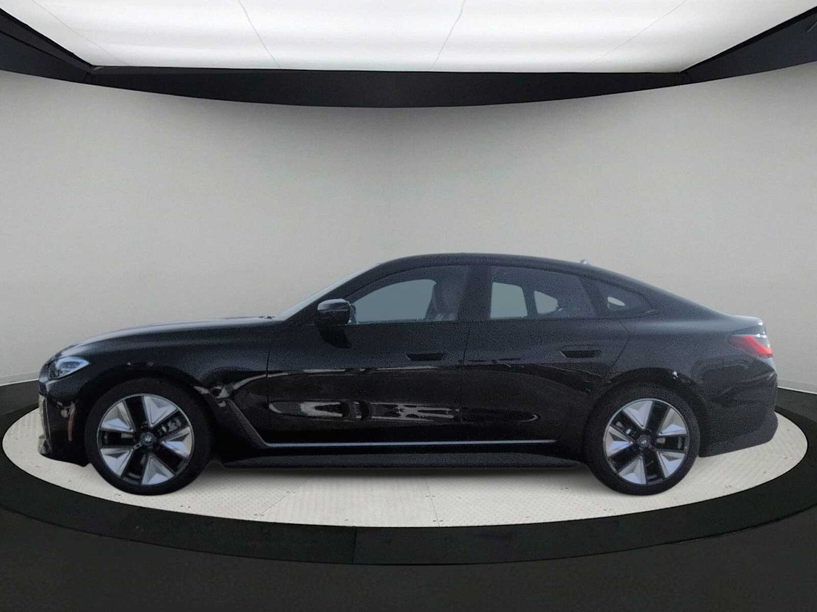 Thumbnail: 2023 BMW i4 - 5