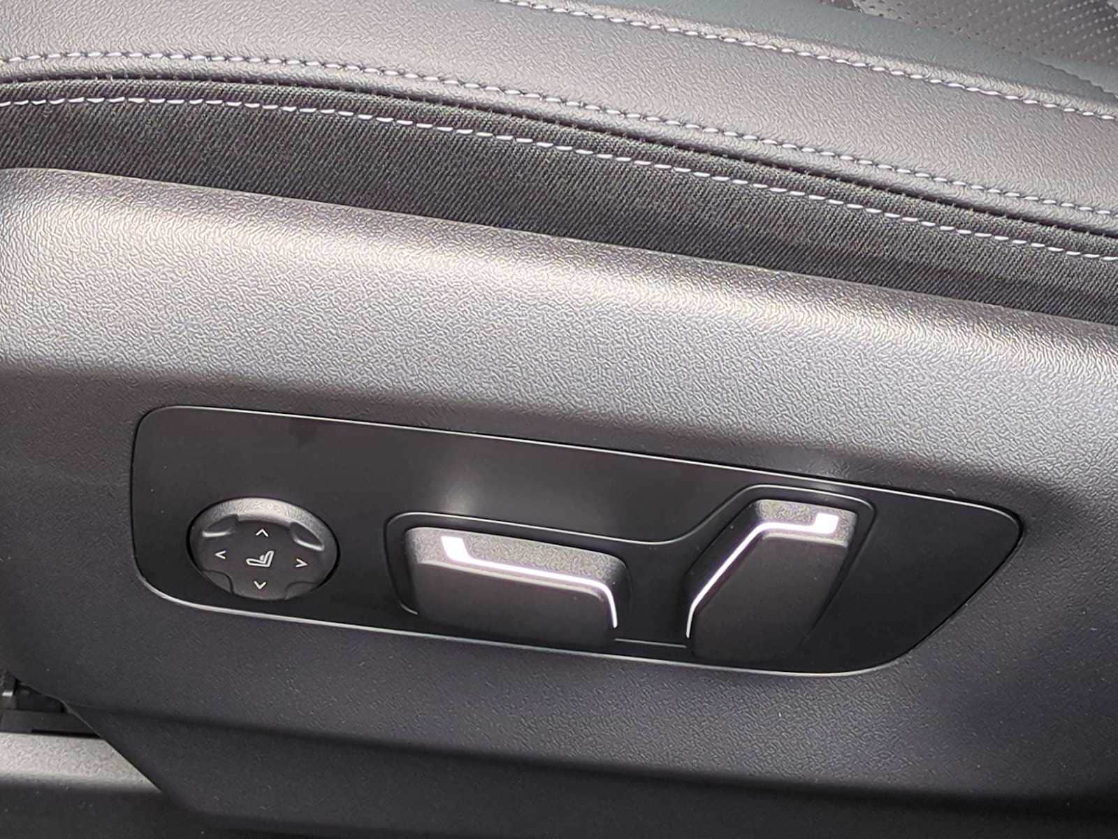 Thumbnail: 2025 BMW 5 Series - 17