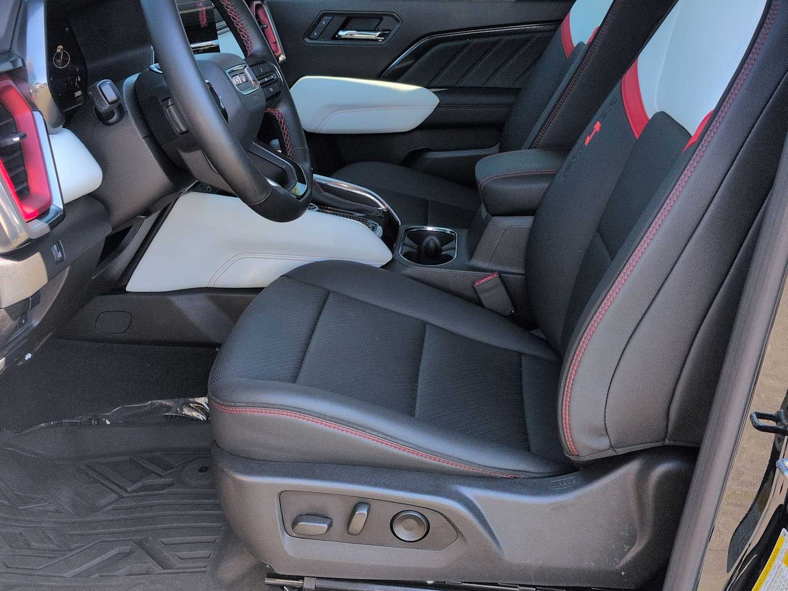 Thumbnail: 2024 GMC Canyon - 16
